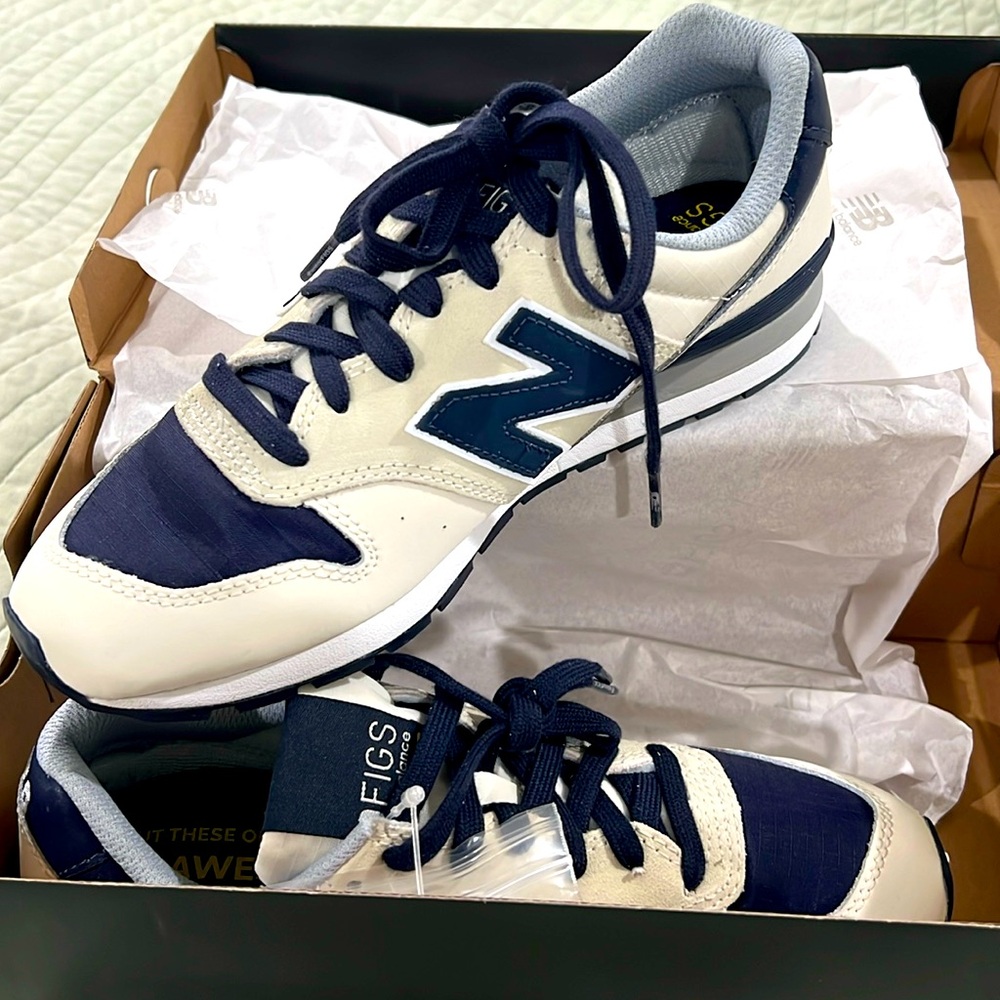 Figs New Balance nursing shoes 7.5 perfect condition